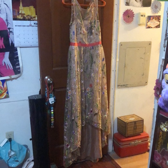 Stunning embroidery dress 👗 - Picture 4 of 5